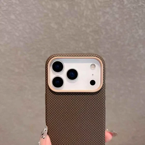 📱 **جراب كِفلار® الأصلي بنسيج ألياف الكربون لآيفون 17** ✨