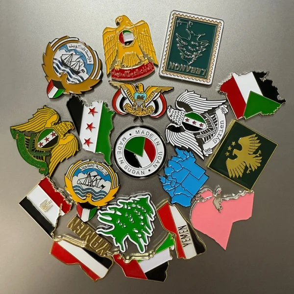🇸🇦 قطع  معدنية ملونة مع ملصق 3M للهواتف  