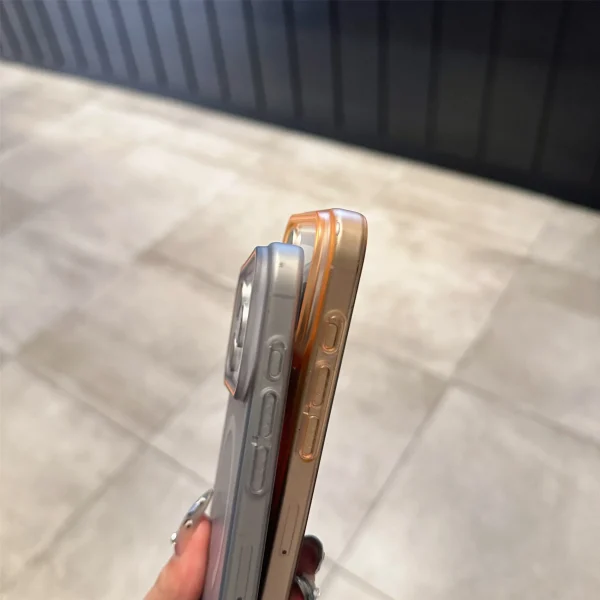 📱 **الجراب الرسمي الشفاف غير اللامع لآيفون - متوافق مع MagSafe** ✨