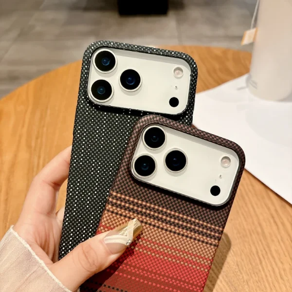 📱 **جراب آيفون الفاخر بنسيج ألياف الكربون ** ⚡