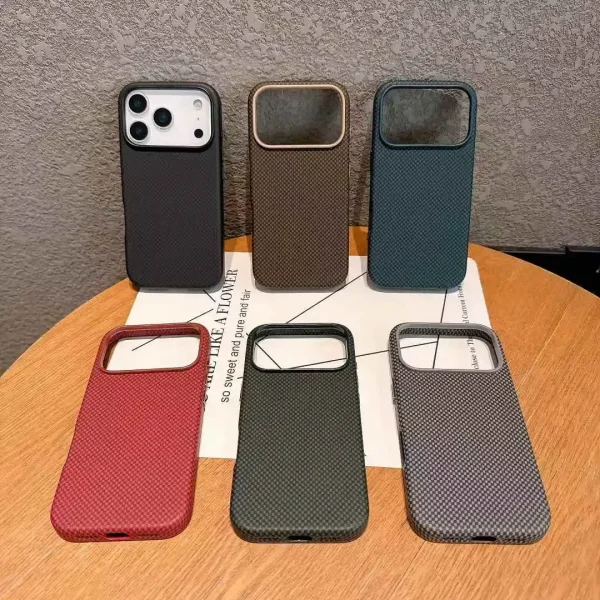 📱 **جراب كِفلار® الأصلي بنسيج ألياف الكربون لآيفون 17** ✨
